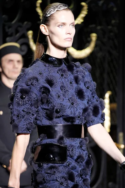 Look 150